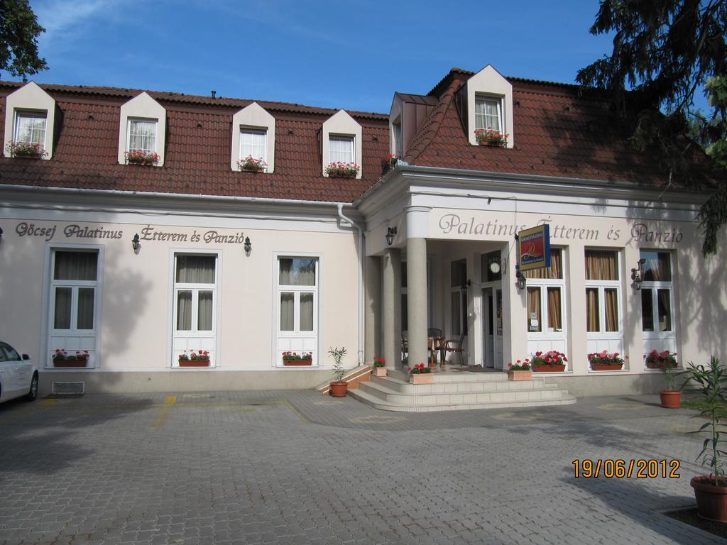 Апарт отель Goecsej Palatinus Etterem Es Panzio Залаэгерсег Экстерьер фото